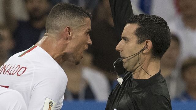 César Ramos recibiendo un fuerte reclamo de CR7