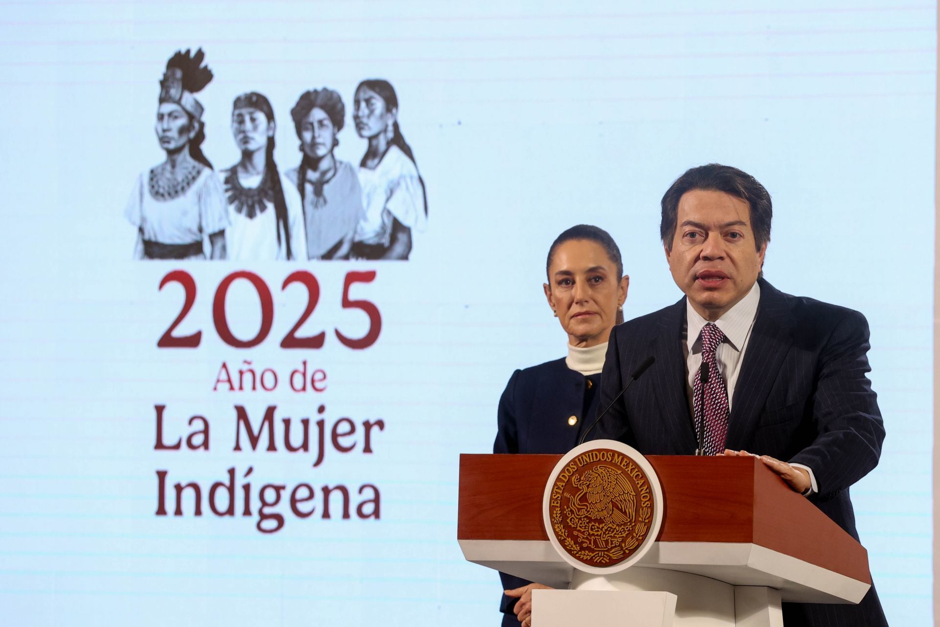 Mario Delgado reprueba cobro obligatorio de cuotas escolares