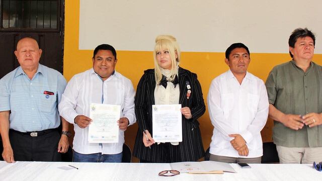 La mujer se identificó como Harriet Turner, representante del Vaticano.