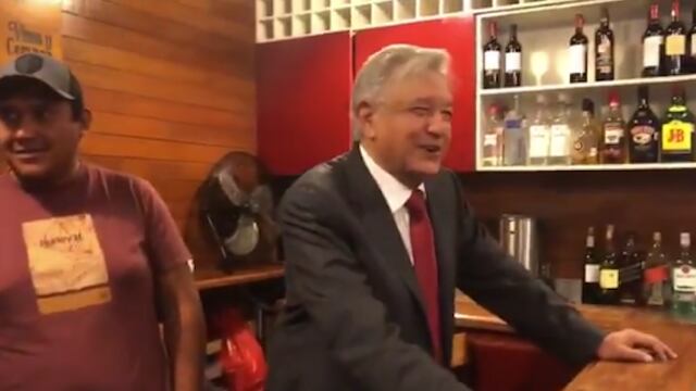 Andrés Manuel López Obrador. Selfies interminables.