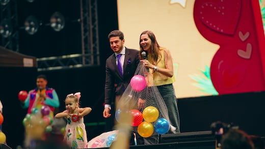 Samuel García y Mariana Rodríguez celebran Día de las Infancias con Lara Campos