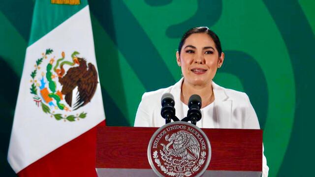Indira Vizcaino en mañanera de AMLO