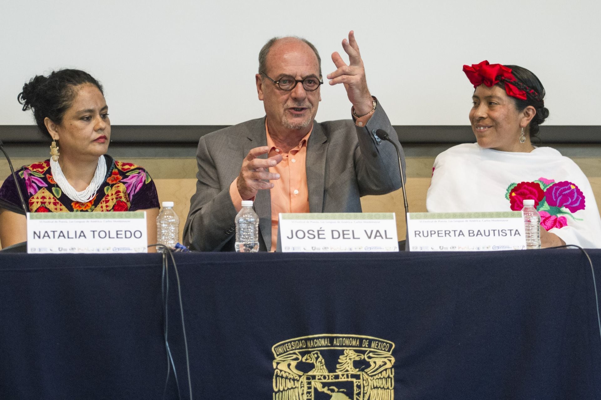 José del Val con las poetas Natalia Toledo y Ruperta Bautista.