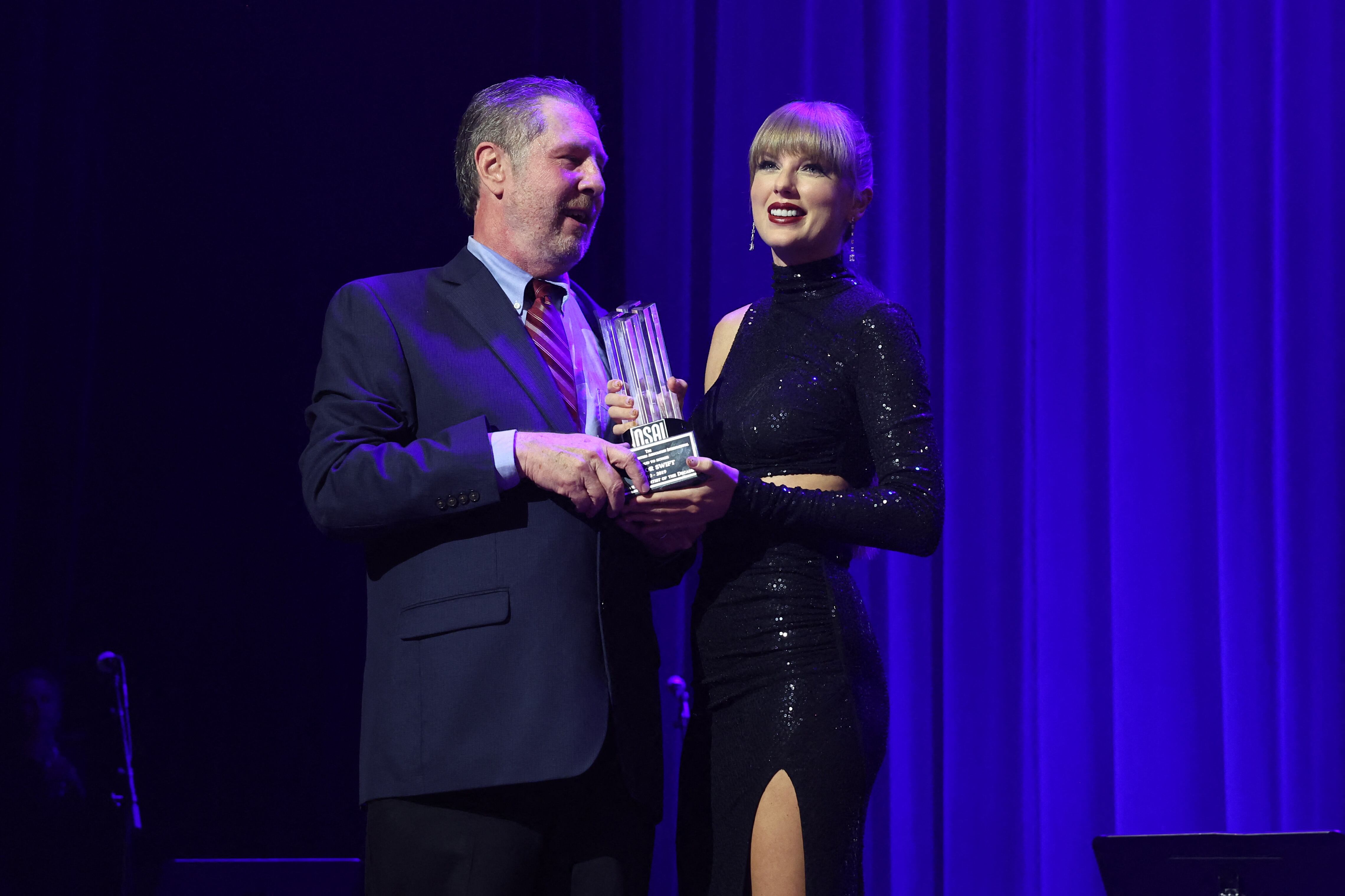 Taylor Swift es reconocida como la mejor compositora de la década por la Asociación Internacional de Compositores de Nashville