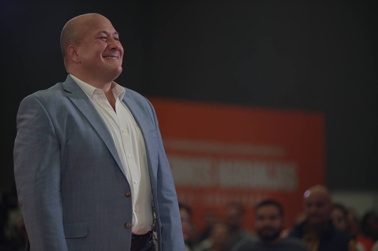 Enrique Alfaro fue recibido al grito de presidente en la Asamblea Nacional de Autoridades Municipales de MC