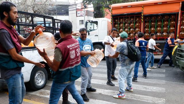 Gobierno de la CDMX entrega garrafones de agua potable gratis en Benito Juárez
