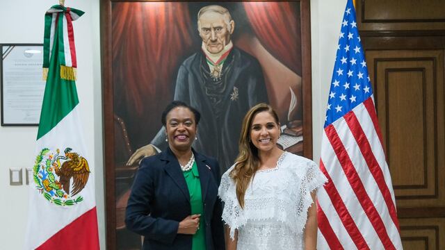 Mara Lezama y la consul Dorothy Ngutter