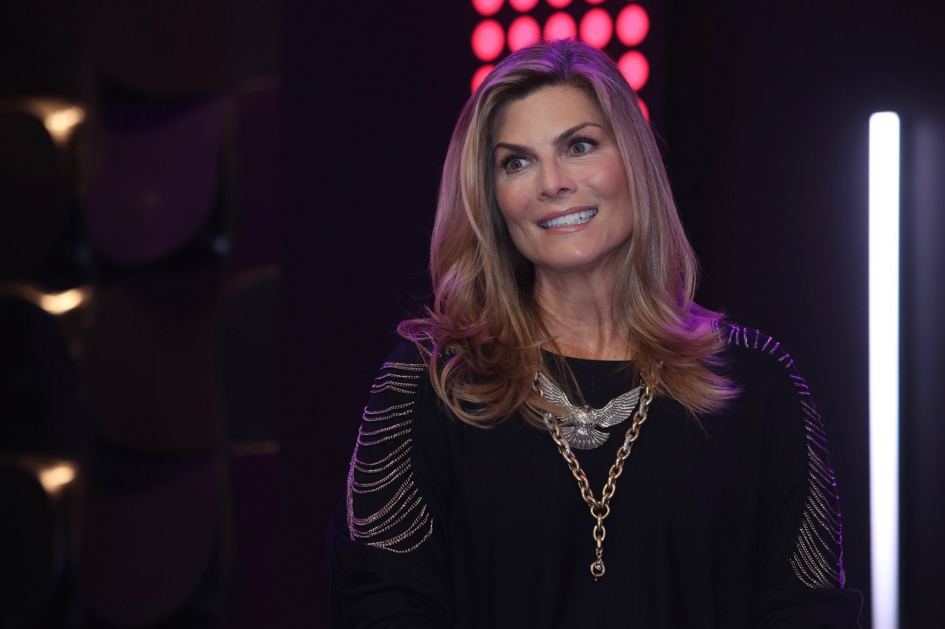Montserrat Oliver, conductora.