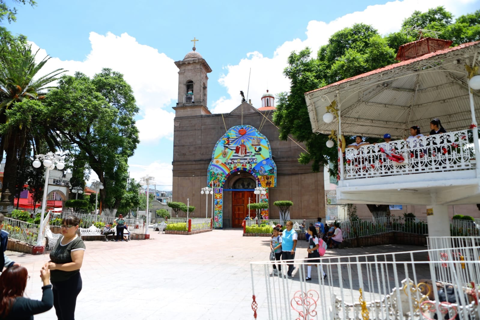 Ecatepec respalda fiestas patronales y prohíbe alcohol en vía pública