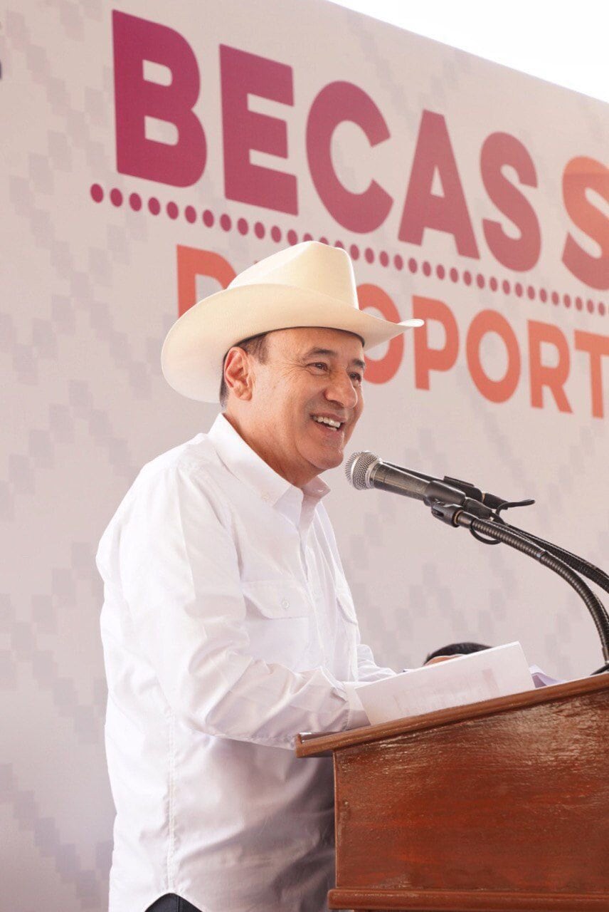 Alfonso Durazo beneficia con beca universal a más de 3 mil estudiantes de secundaria