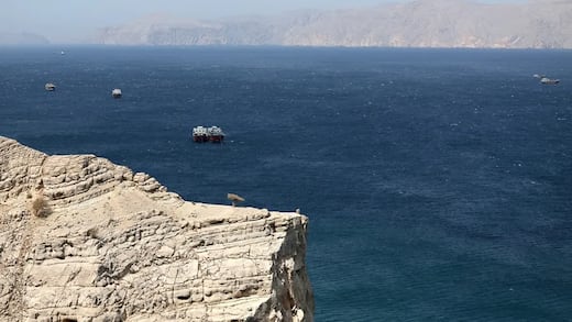 Irán anuncia cierre total del estrecho de Ormuz ante escalada de tensiones