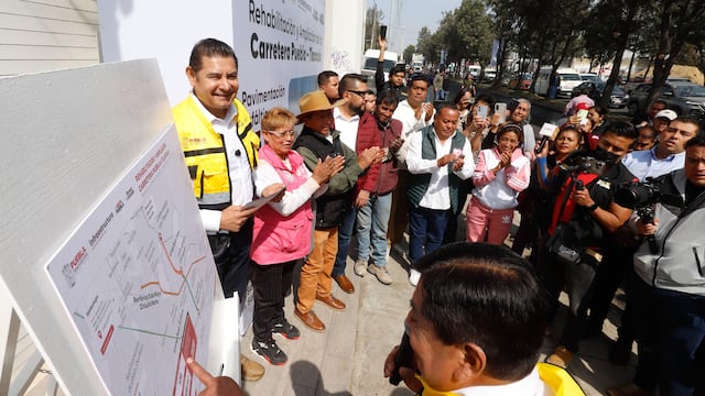 Alejandro Armenta supervisa avance del eje vial Puebla-Tlaxcala.