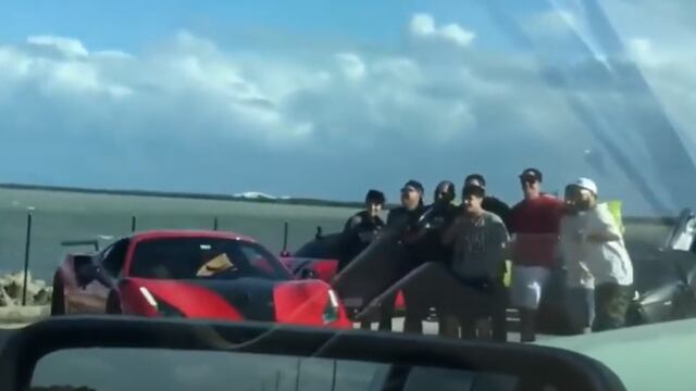 Bloquean carretera para tomarse fotos