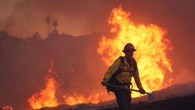 ICE deporta a dos bomberos mexicanos que combatían incendios en Estados Unidos