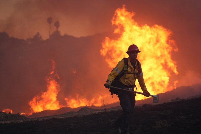 ICE deporta a dos bomberos mexicanos que combatían incendios en Estados Unidos