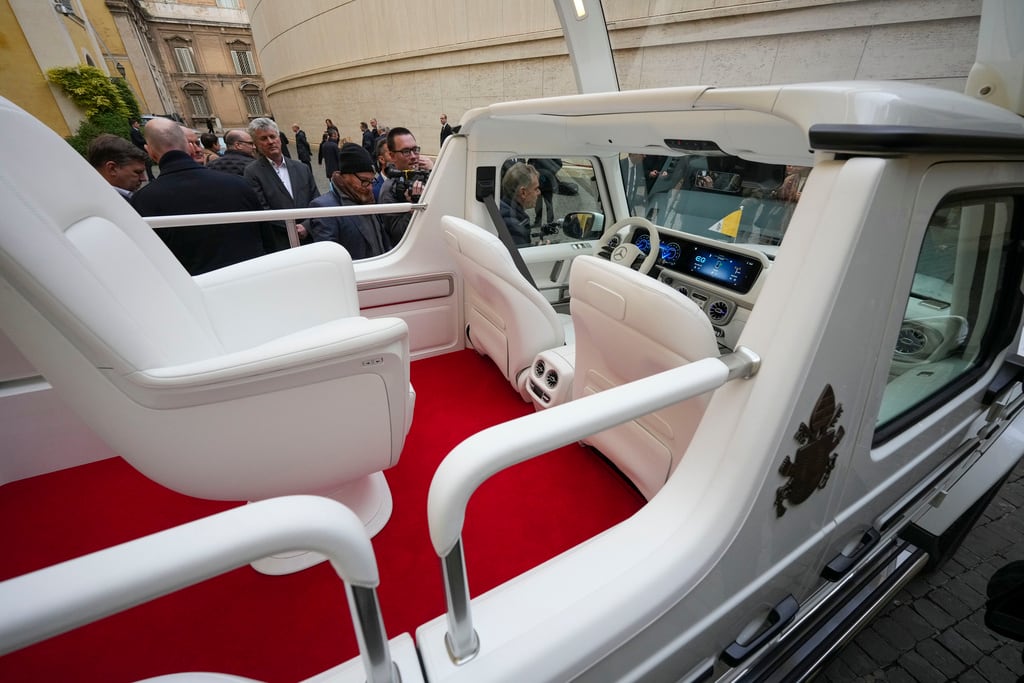 Entregan papamóvil eléctrico a Papa Francisco