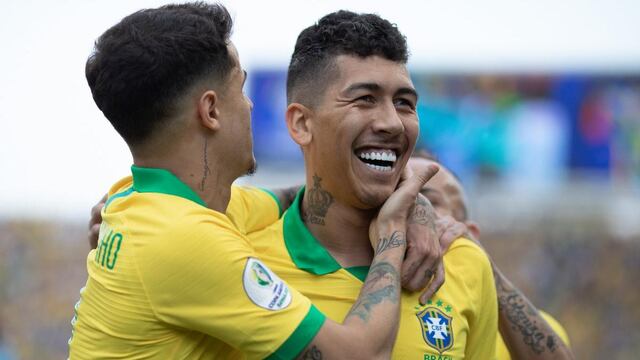 Firmino festeja el segundo de la tarde.