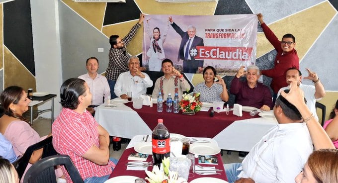 "Es Claudia", la manta de apoyo del hermano de AMLO a Claudia Sheinbaum