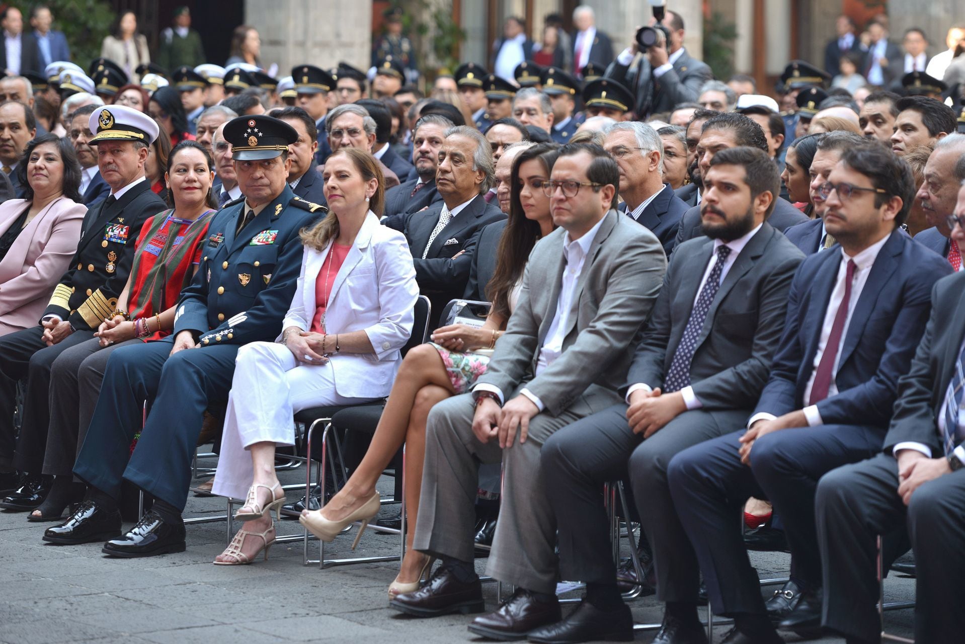 Beatriz Gutiérrez Muller y los tres hijos mayores de AMLO