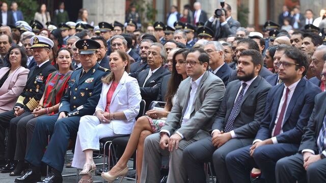 Beatriz Gutiérrez Muller y los tres hijos mayores de AMLO