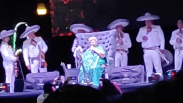 Regalan a Paquita la del Barrio un Dr.Simi