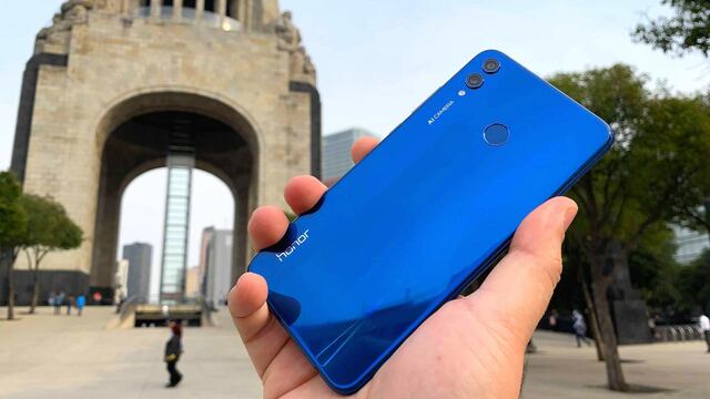 El Honor 8X.