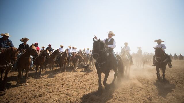 Participación de Jaime Rodríguez en una cabalgata celebrada en Durango.