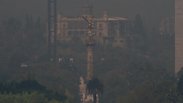 Vista del Monumento a la Independencia durante la contigencia ambiental extraordinaria