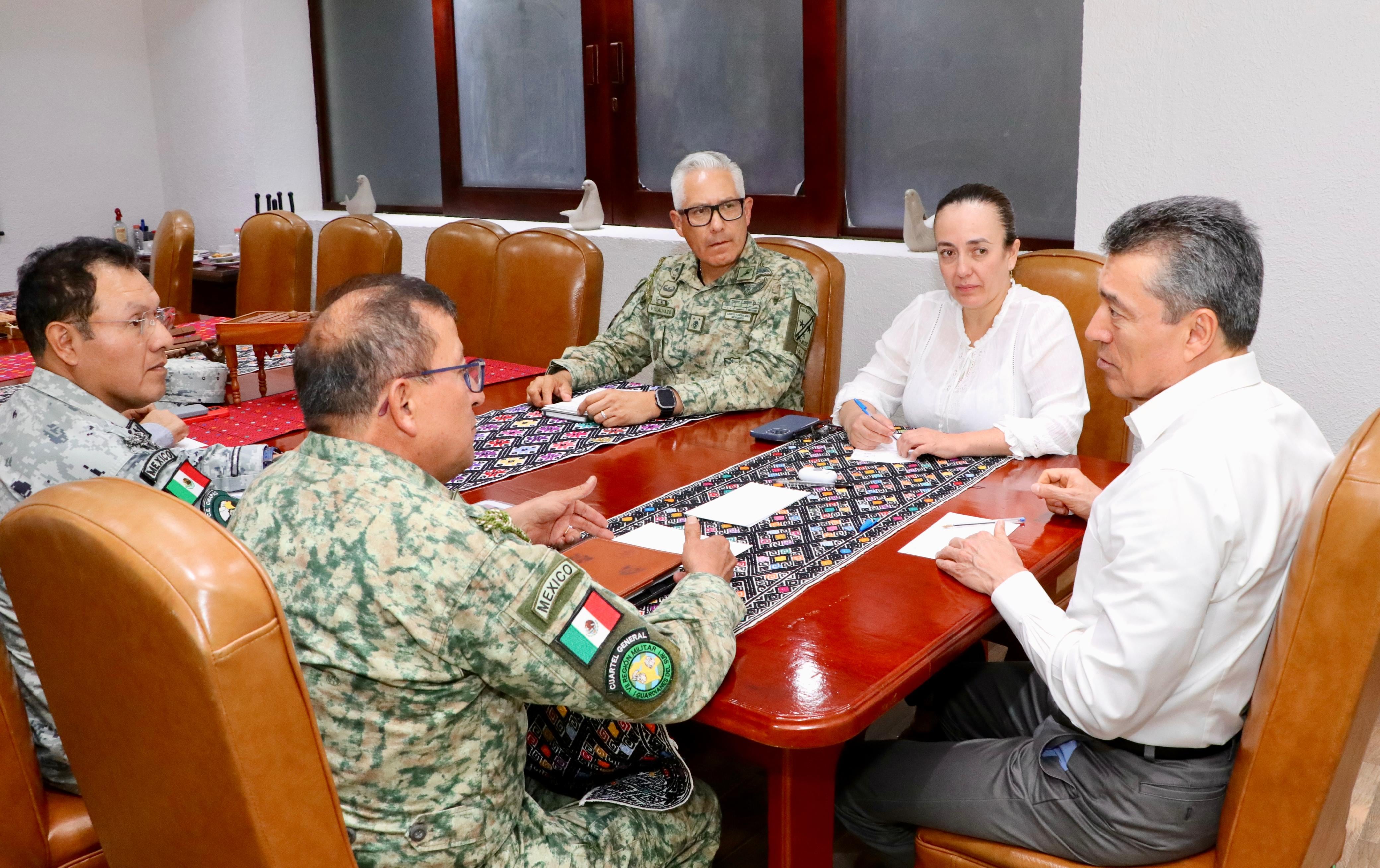 Rutilio Escandón se reúne con mandos de Sedena y Guardia Nacional