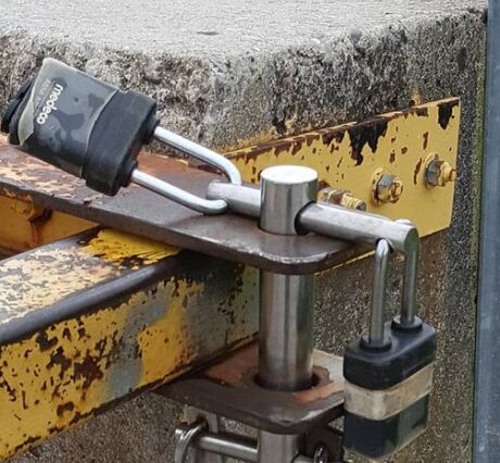 Nudo bruniano con candados