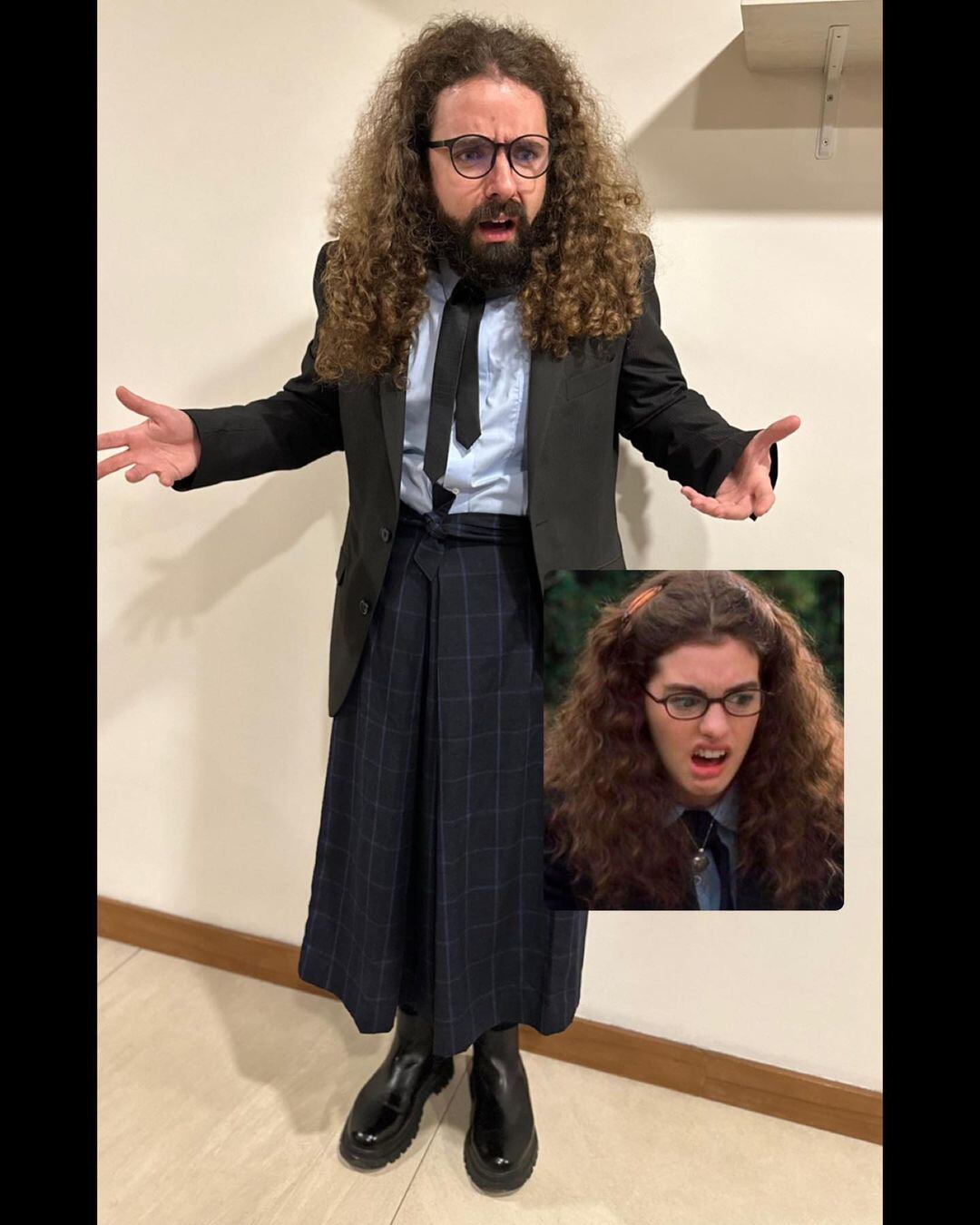 Javier Ibarreche se disfraza de Mia Thermopolis.