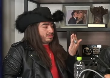 Rey Grupero llora tras encontronazo con la prensa