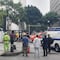 VIDEO: Ambulancia se vuelca sobre Paseo de la Reforma; tripulantes son llevados al hospital