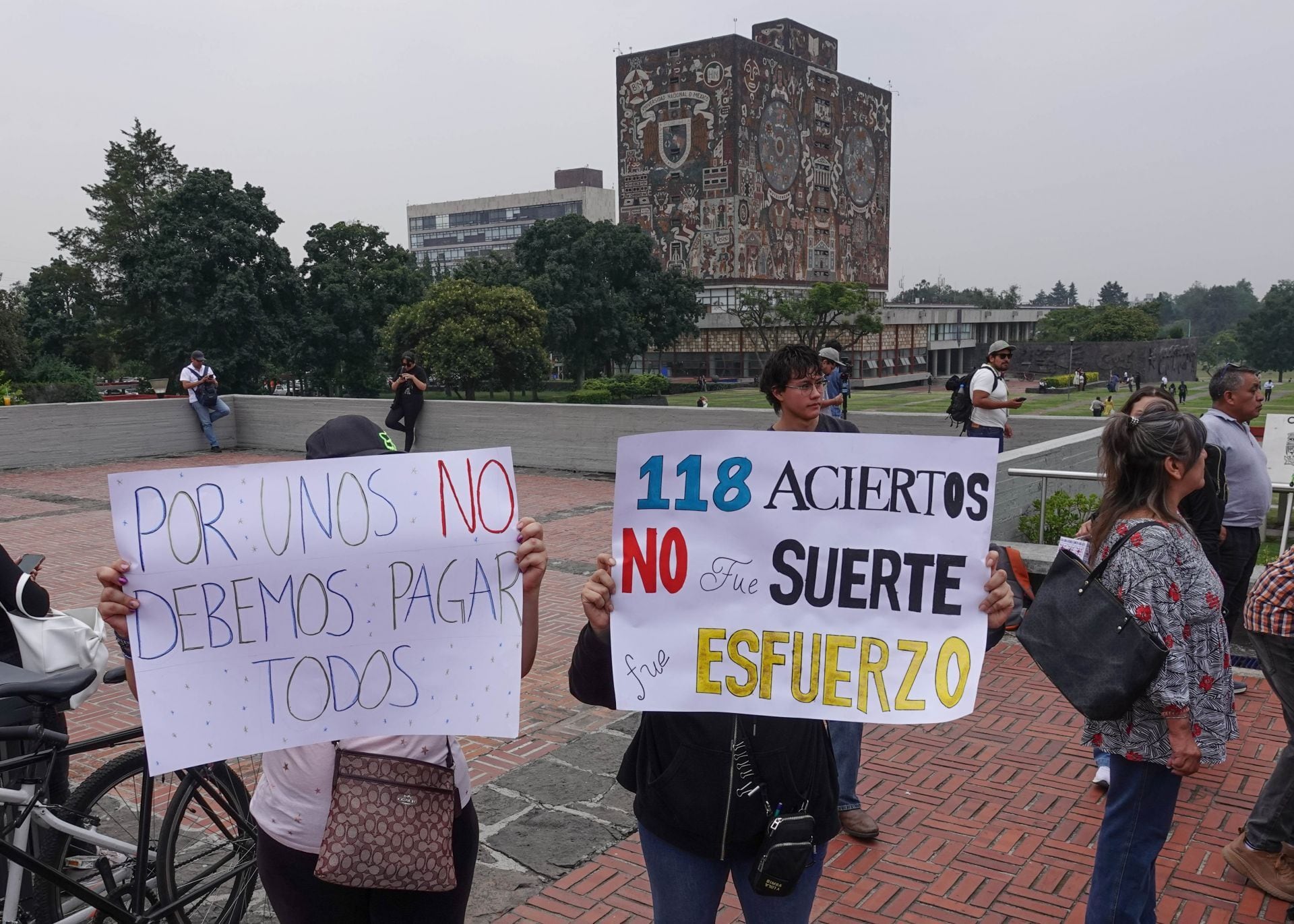 Aspirantes que aprobaron el examen de ingreso a la UNAM