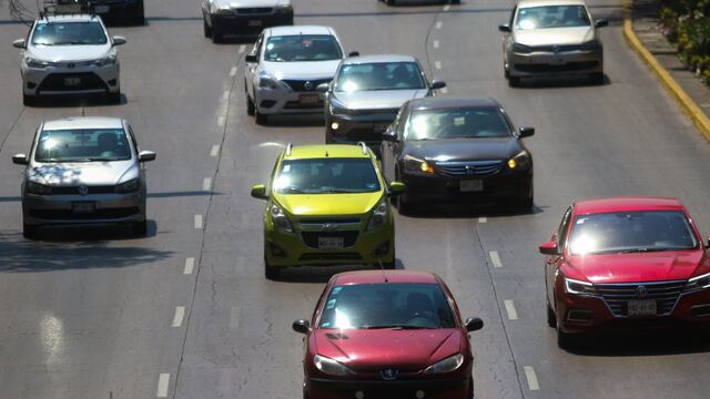 Qué carros no circulan en CDMX el martes 14 de mayo