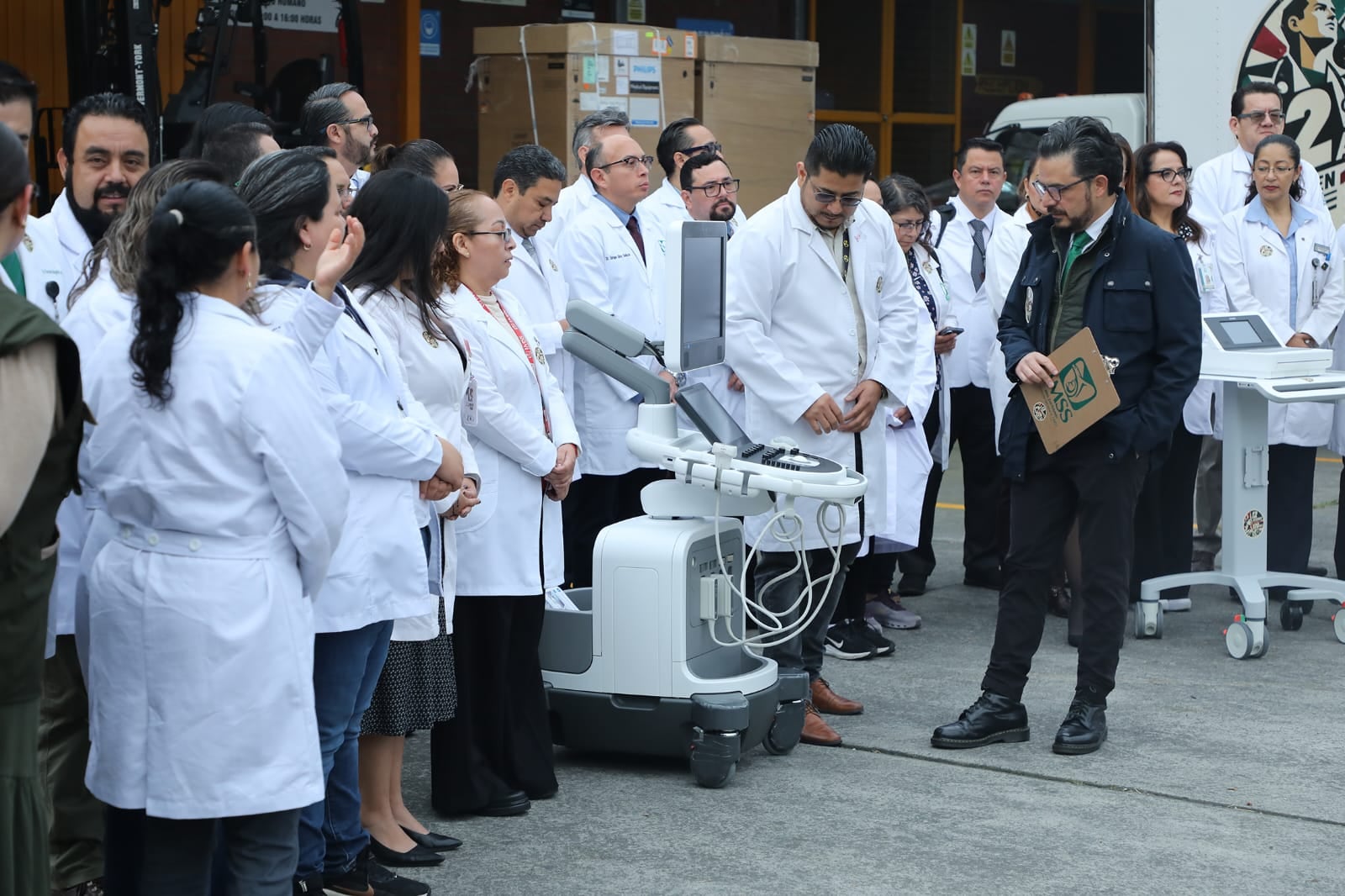 IMSS envía 47 equipos médicos a 39 hospitales del país.