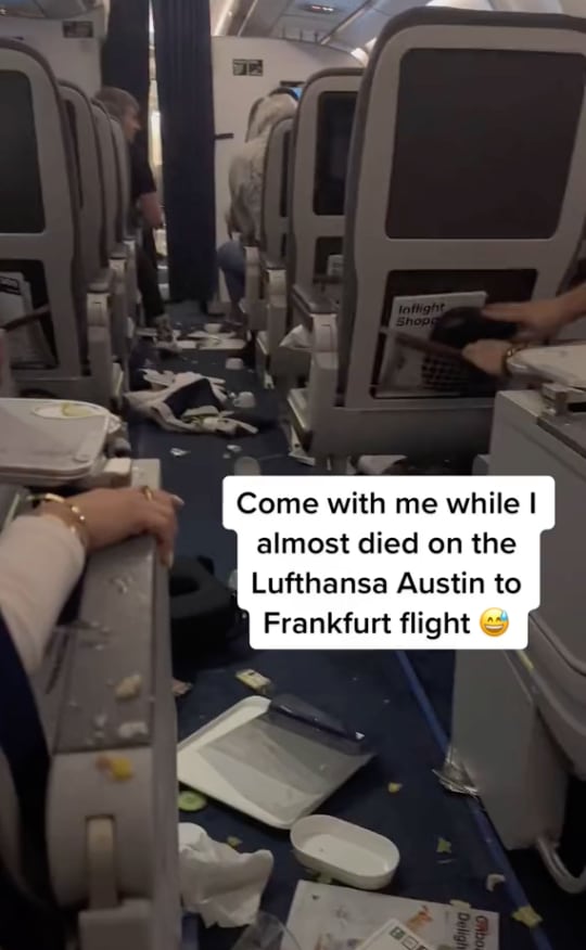 Así quedó un avión tras una fuerte turbulencia