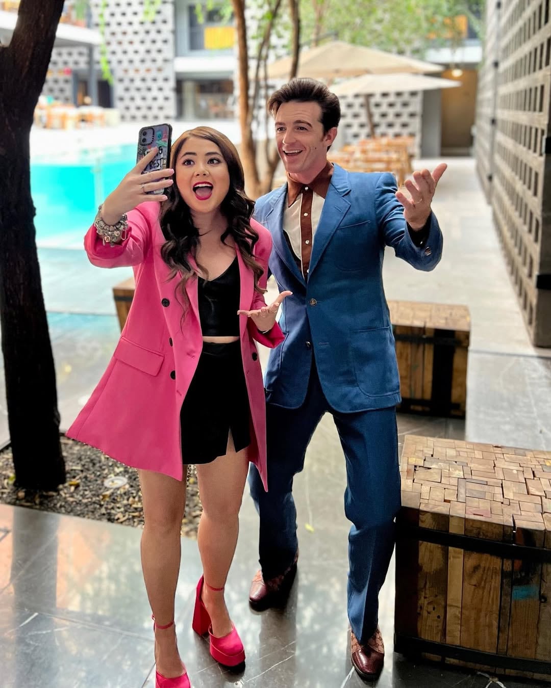 Mariana Botas y Drake Bell en 2022