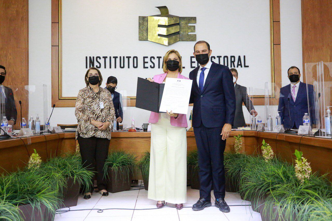 Maru Campos recibió su constancia de mayoría en compañía de Marko Cortés