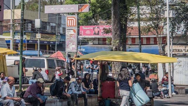 Metro Tacubaya. Abandono de mujer.