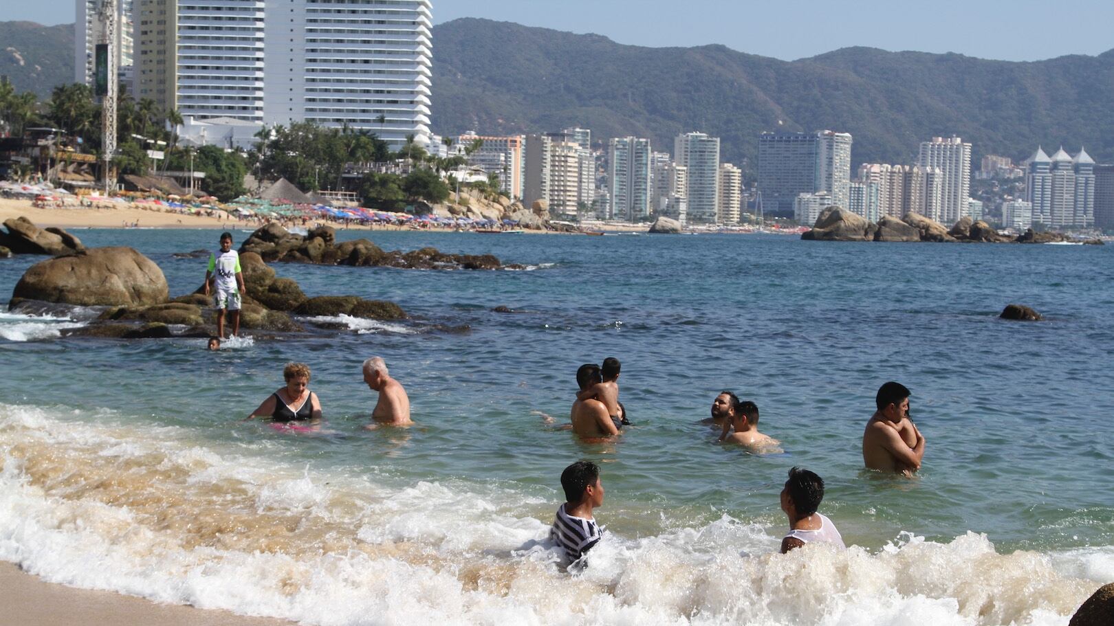 Turistas en Acapulco. Buena ocupación hotelera.