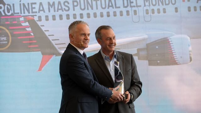 Jeremy Bowen, director ejecutivo de Cirium y Andrés Conesa, director general de Grupo Aeroméxico.