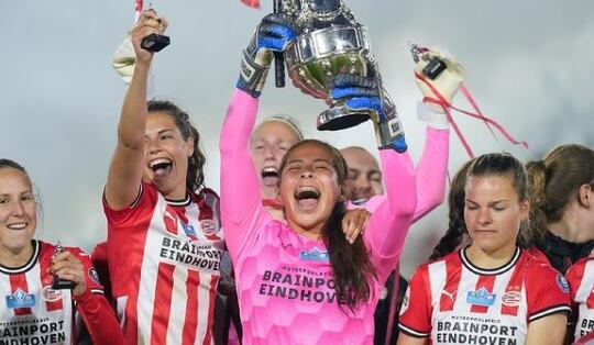 Cecilia Santiago tras título con el PSV