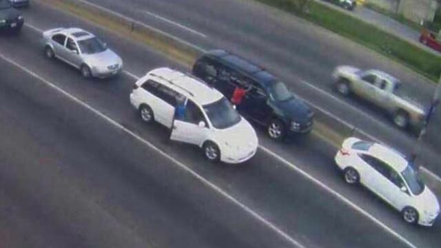 A través de redes sociales circula una imagen captada por cámaras de vigilancia que muestra el momento en que el diputado federal Gabriel Gómez Michel fue levantado por un comando armado. Foto/Especial