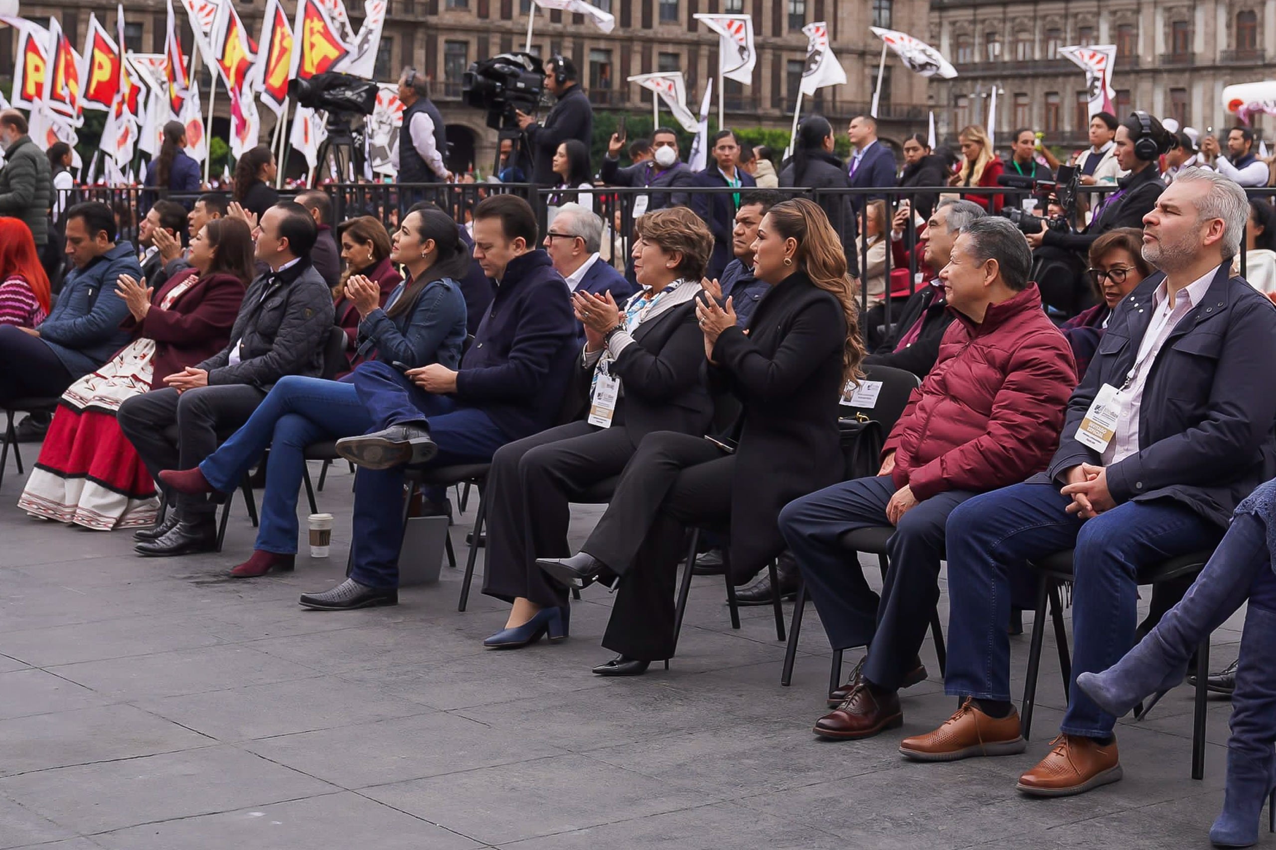 Delfina Gómez acompañó a Claudia Sheinbaum en el informe de 100 días de gobierno