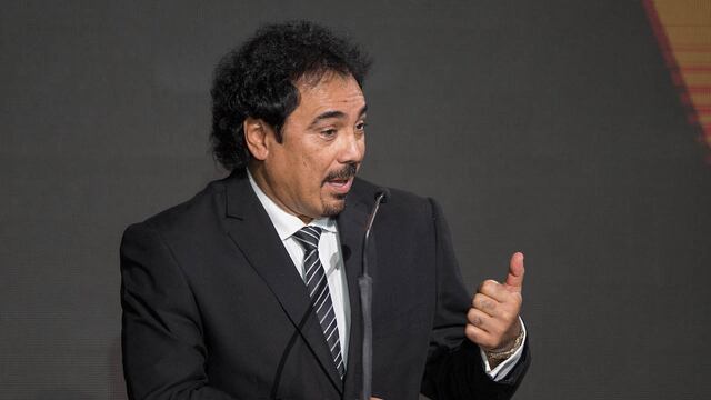 Hugo Sánchez podría regresar a los banquillos