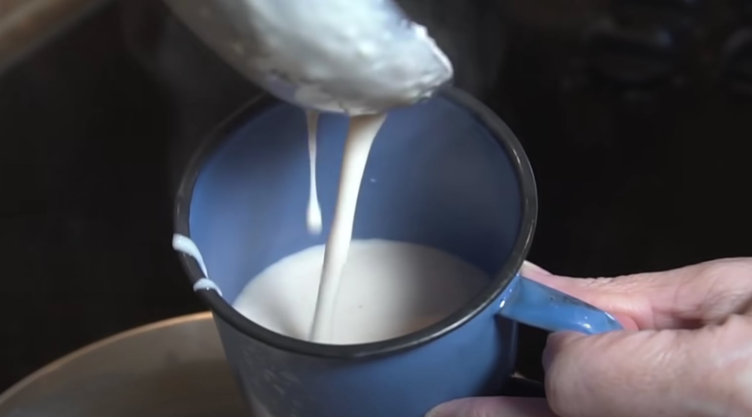 Atole de avena en una taza