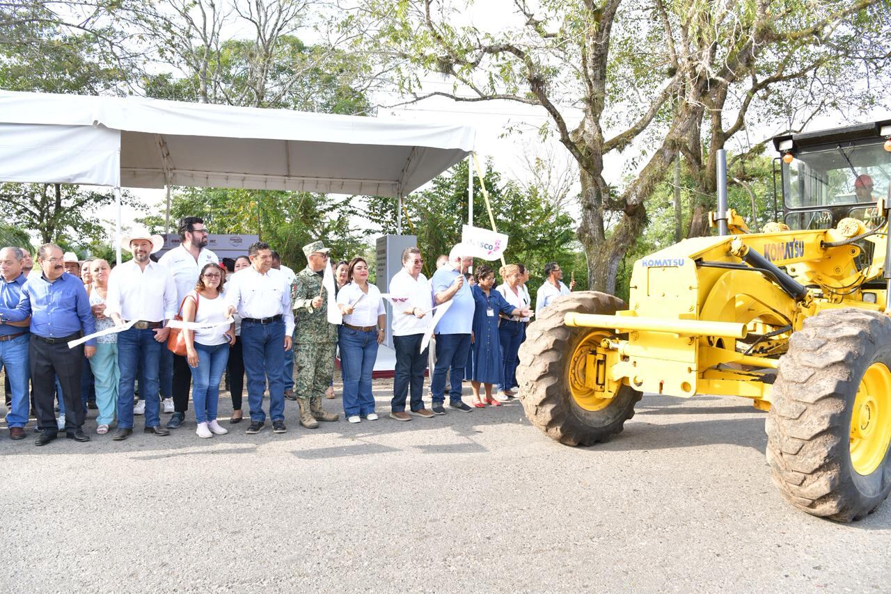 Gobierno de Tabasco invierte en caminos y puente en Tenosique.
