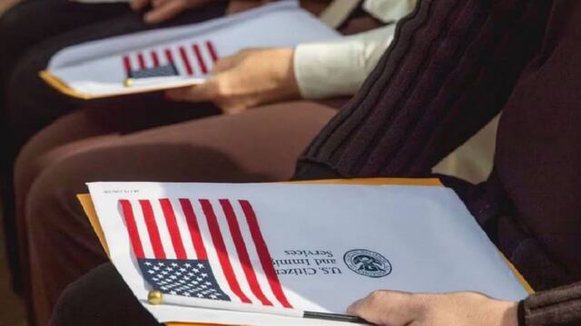 Donald Trump busca endurecer criterios para examen de ciudadanía en Estados Unidos.