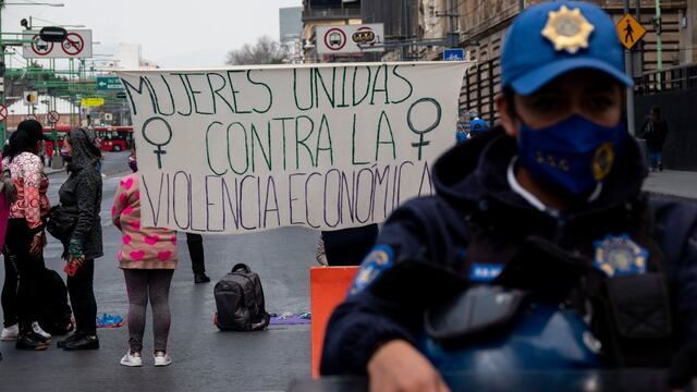 Protesta de mujeres en Eje Central